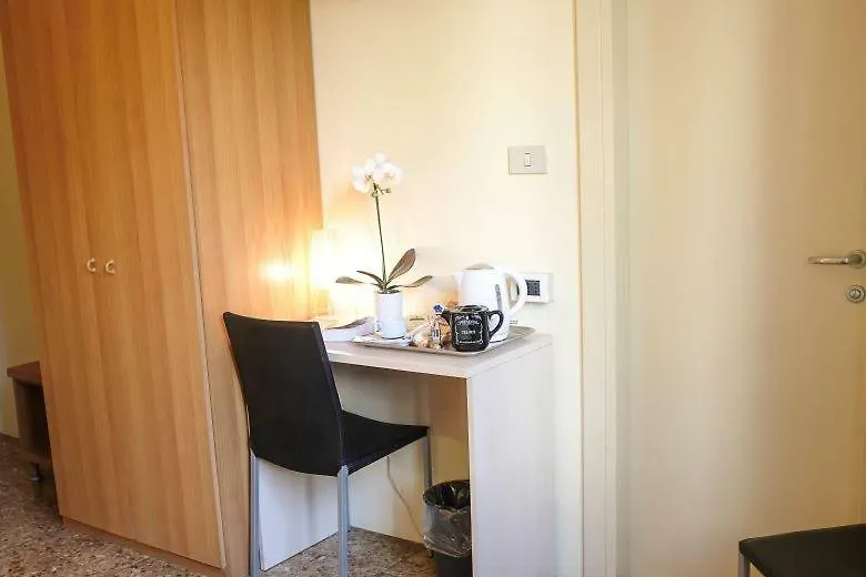 Hotel Santa Lucia Venice 0*,